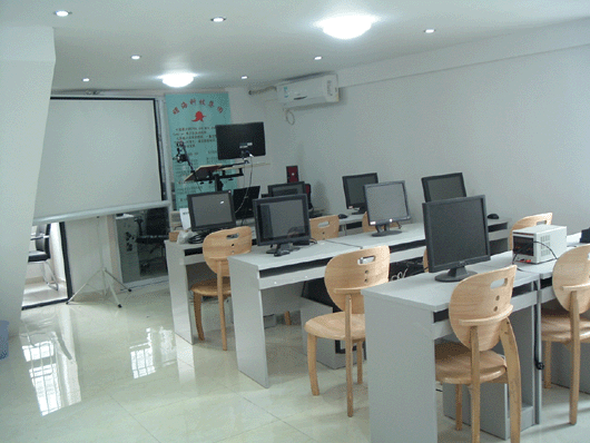 �˺�ʵ����